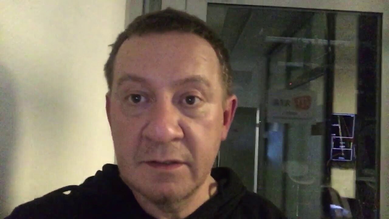 Только что обстреляли добровольцев, которые говорили с президентом